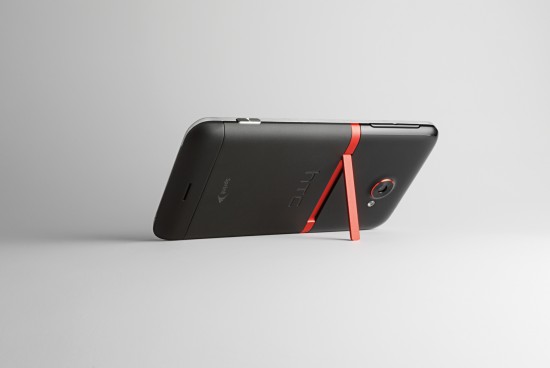 HTC-EVO-4G-LTE-back-kickstand