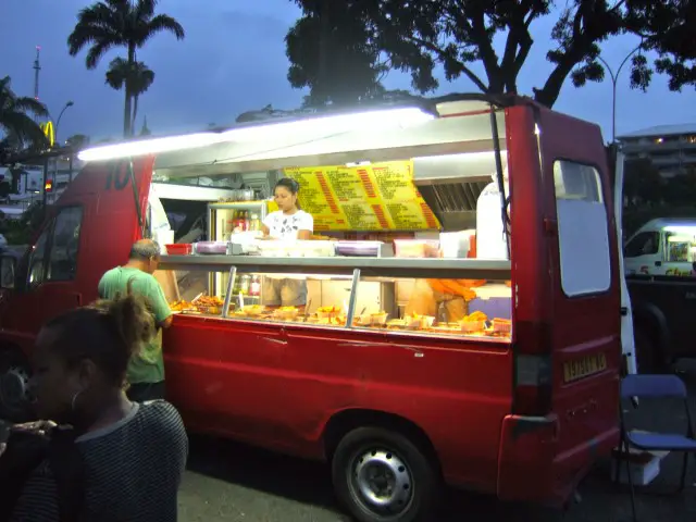 Chinese-food_truck_in_Nouméa,_New_Caledonia,_2011