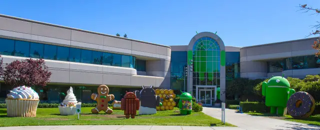 android lawn statues