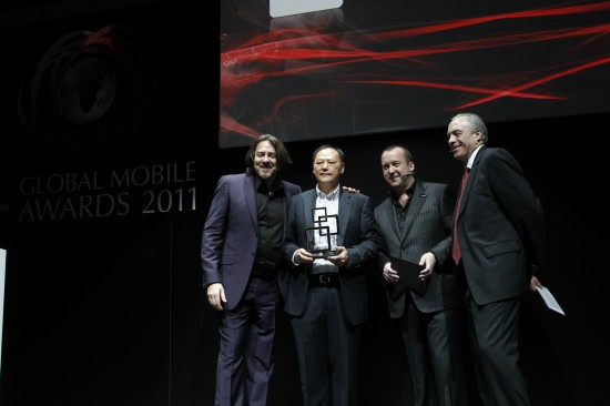 Peter Chou, HTC CEO accepting the GSMA Global Mobile Award for device manufacturer of the year