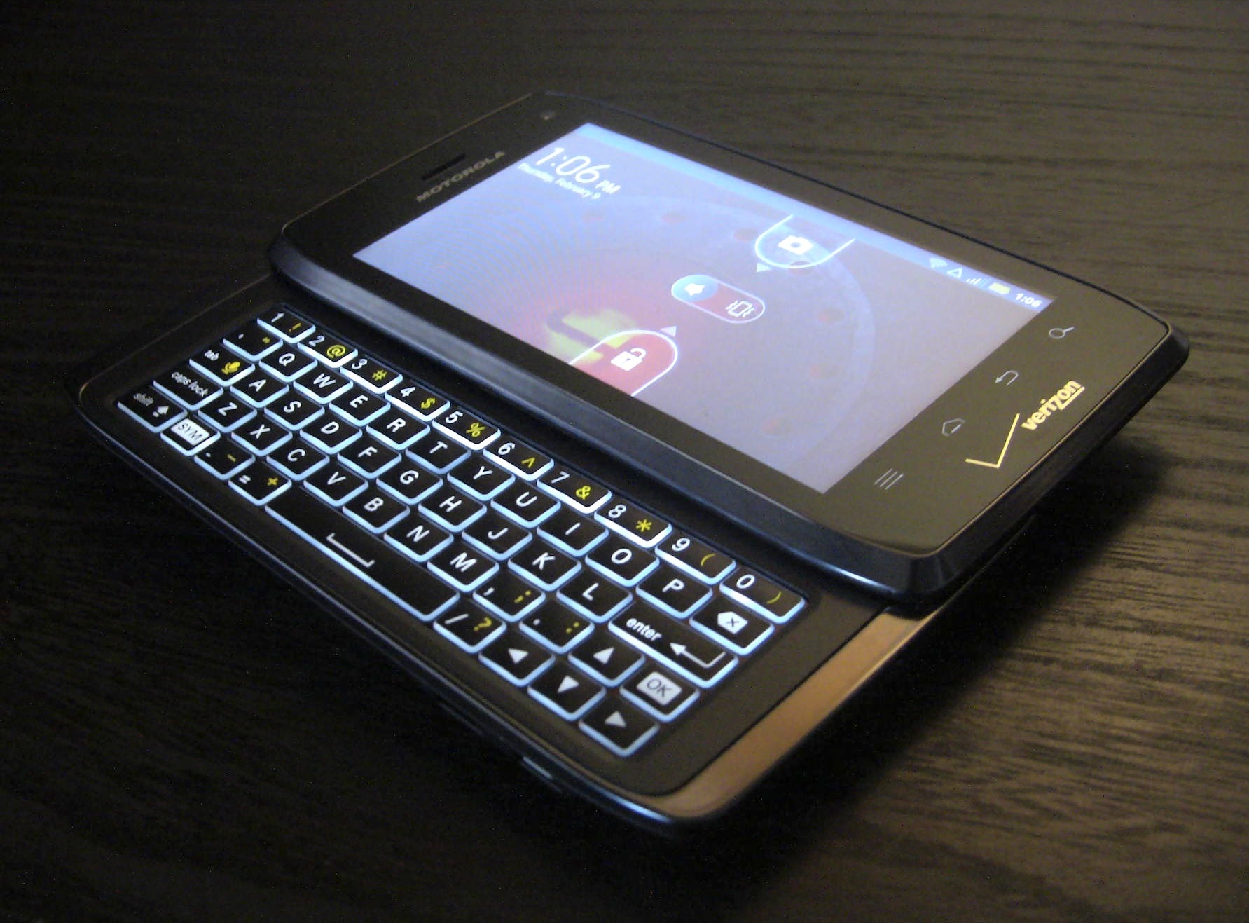 Кнопочные телефоны слайдеры. Motorola Droid 4. Самсунг с кверти клавиатурой. Слайдер с QWERTY клавиатурой. Самсунг смартфон слайдер с кверти клавиатурой.