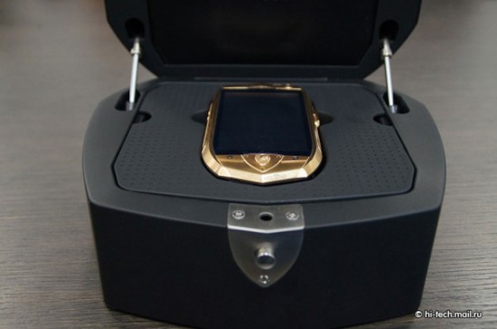 Lamborghini joins the luxury Android market with its new smartphones, made  of gold and crocodile skin – Phandroid