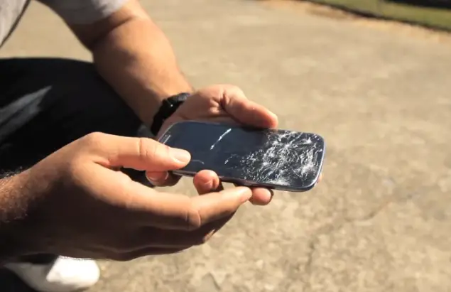 Samsung Galaxy S3 cracked