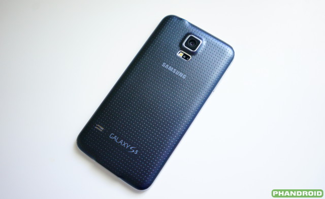 Samsung Galaxy S5 back angle DSC05764