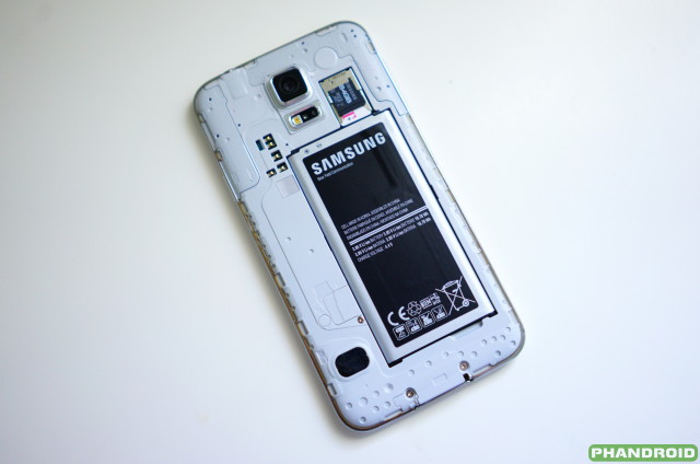 Samsung Galaxy S5 back removed DSC05770