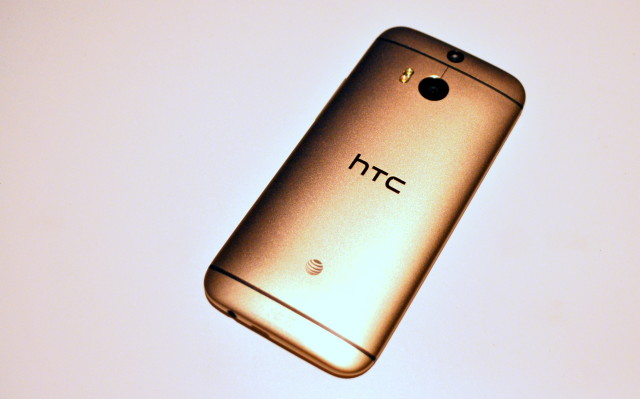 htc-one-m8-gold-3