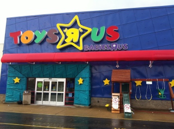 Toys_R_Us_Military_Circle_Mall_Norfolk,_VA_(7018799963)