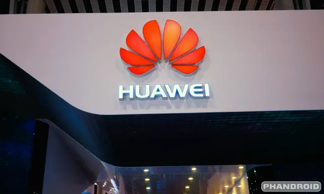 Huawei logo  DSC08913