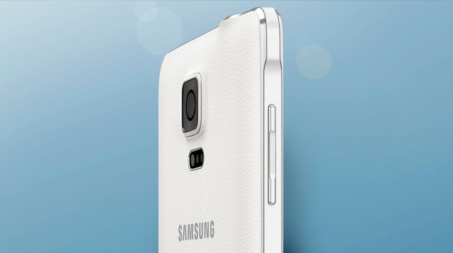 Samsung Galaxy Note 4 back angled half