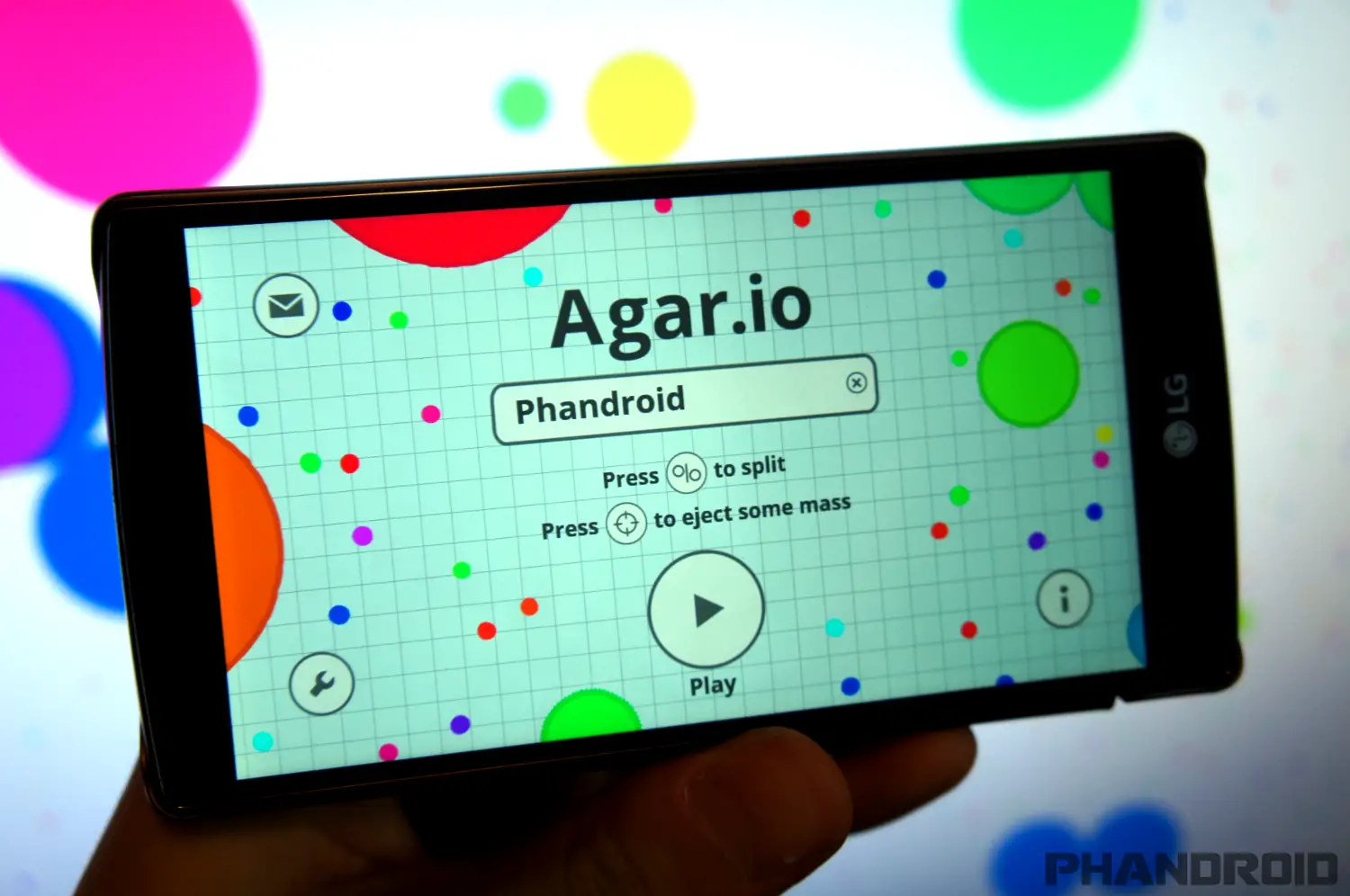 Here's a concept I made of what bigger buttons in Agar.io mobile would look  like : r/Agario