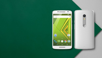 Moto X Play hero