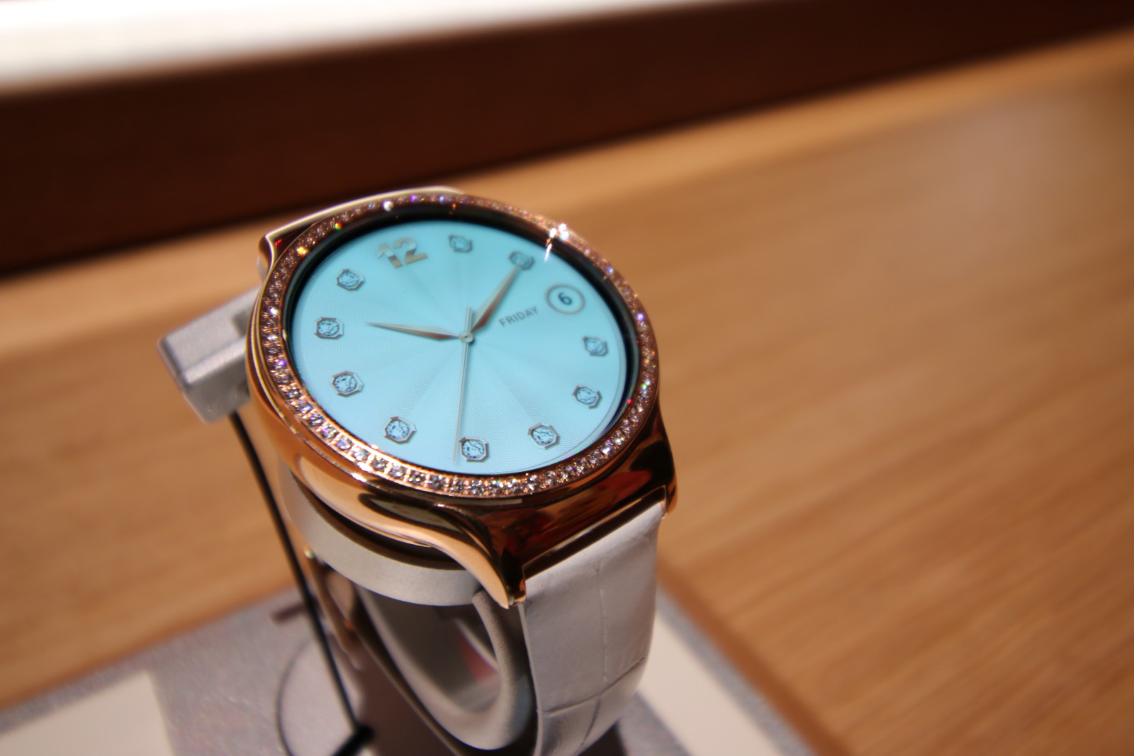 Huawei Watch Jewel and Elegant are now available in the US â Phandroid