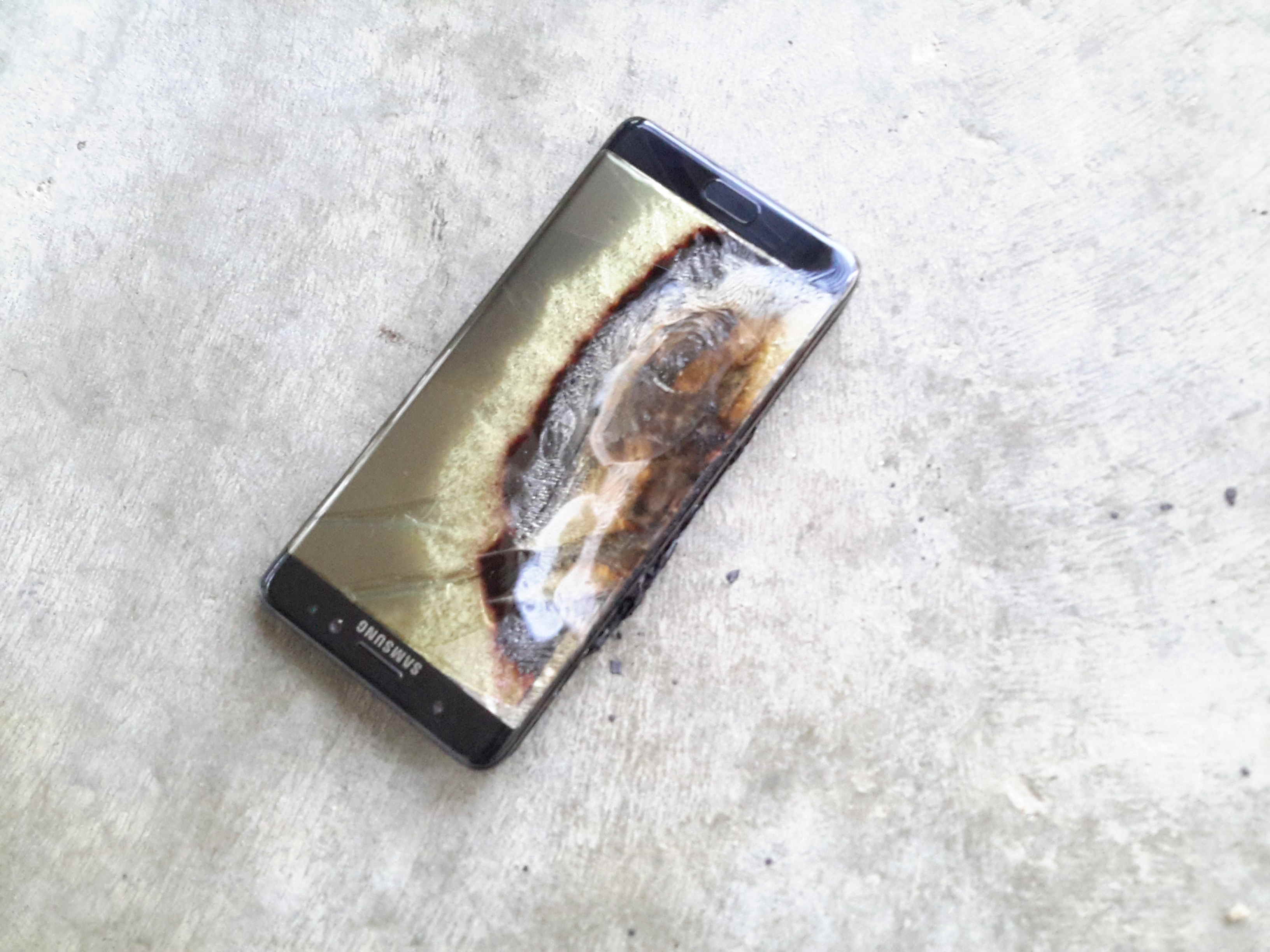 Another Galaxy Note 7 explosion causes $1,800 in hotel damages, and the FAA  might ban the phone from flights - Phandroid