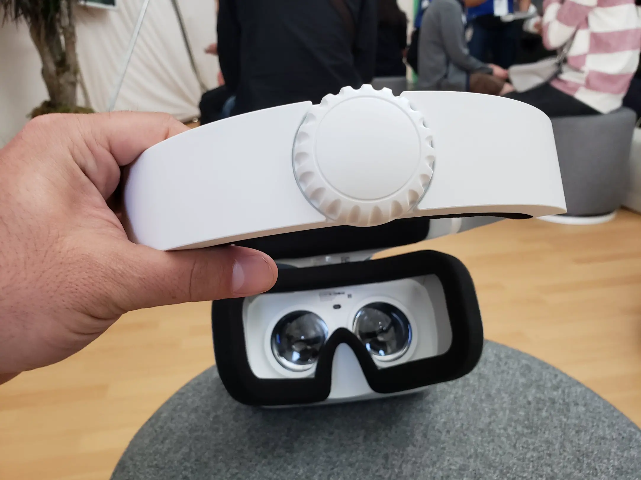 Hands-On: Lenovo Mirage Solo VR Headset – Phandroid