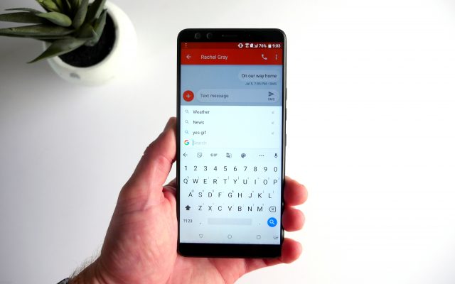 Gboard will soon be getting a new AI-powered proofreading feature