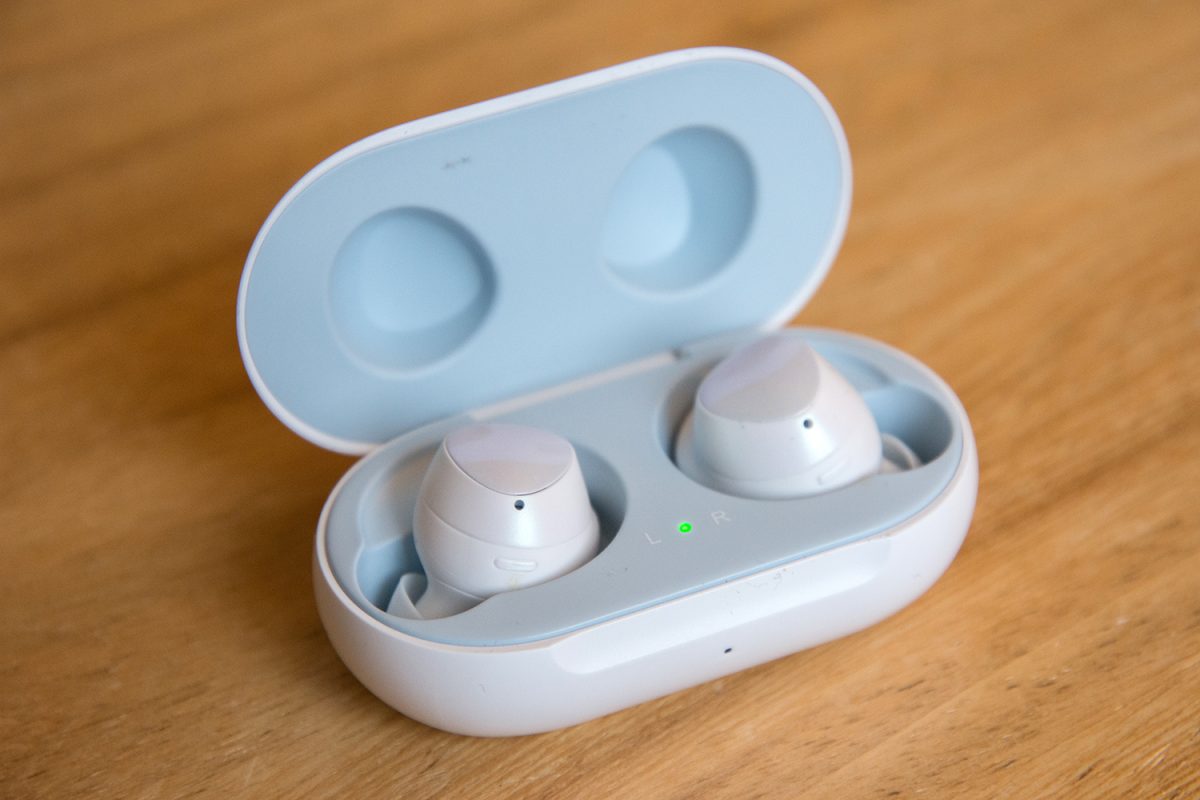 Что лучше galaxy buds или airpods