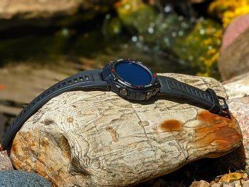 amazfit-t-rex-smartwatch-on-petrified-wood