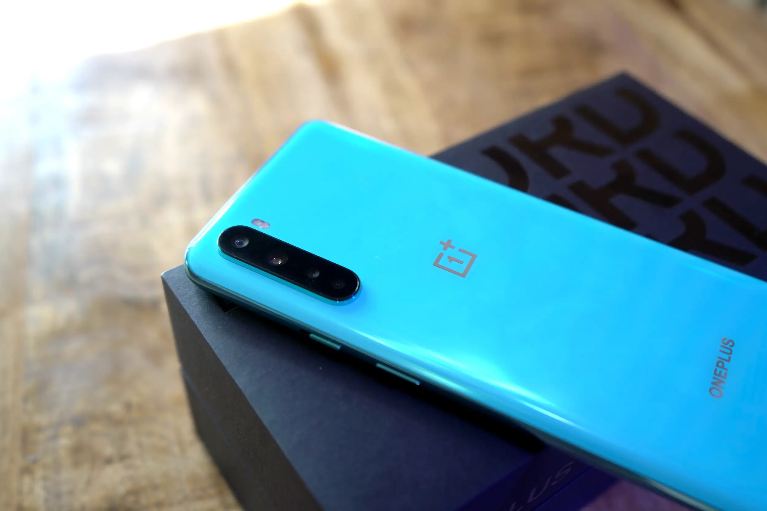 OxygenOS 12 Makes its Way to the Original OnePlus Nord