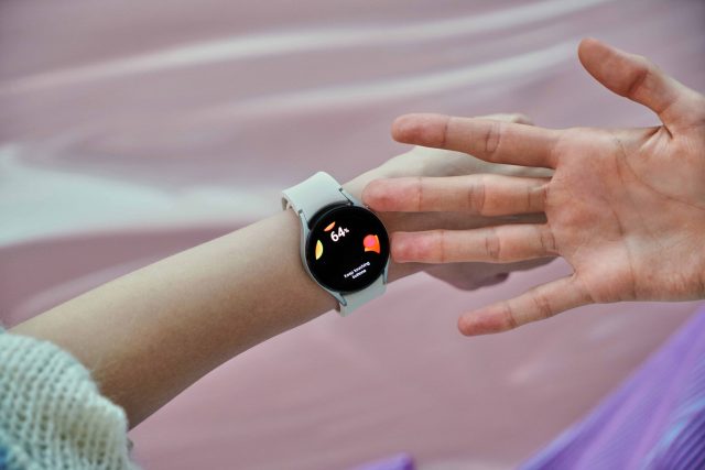 Samsung Galaxy Watch 4 Now Lets You Update Your Health Entries From Your Wrist Phandroid