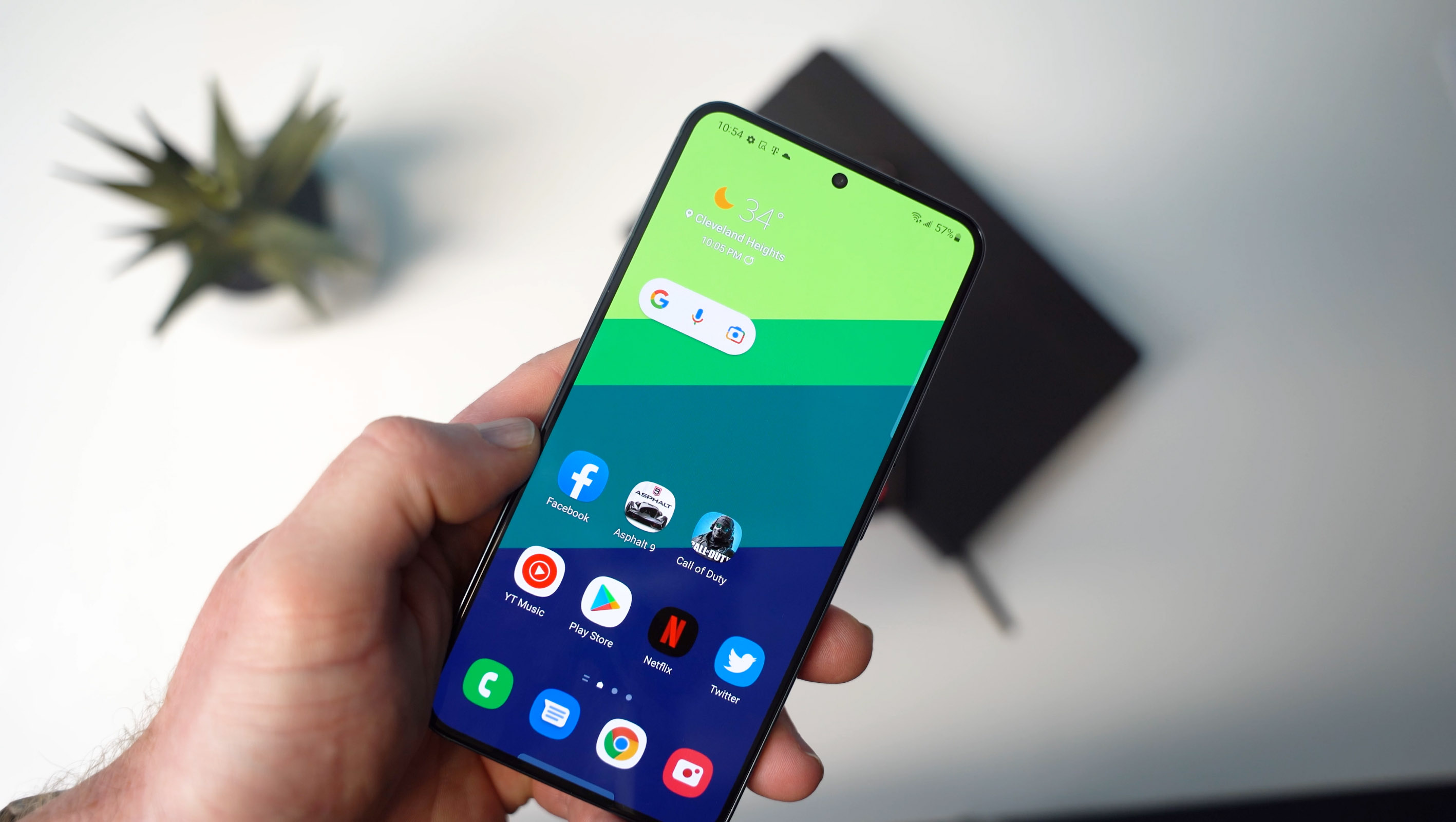 Samsung phones hit with green lines display issues again