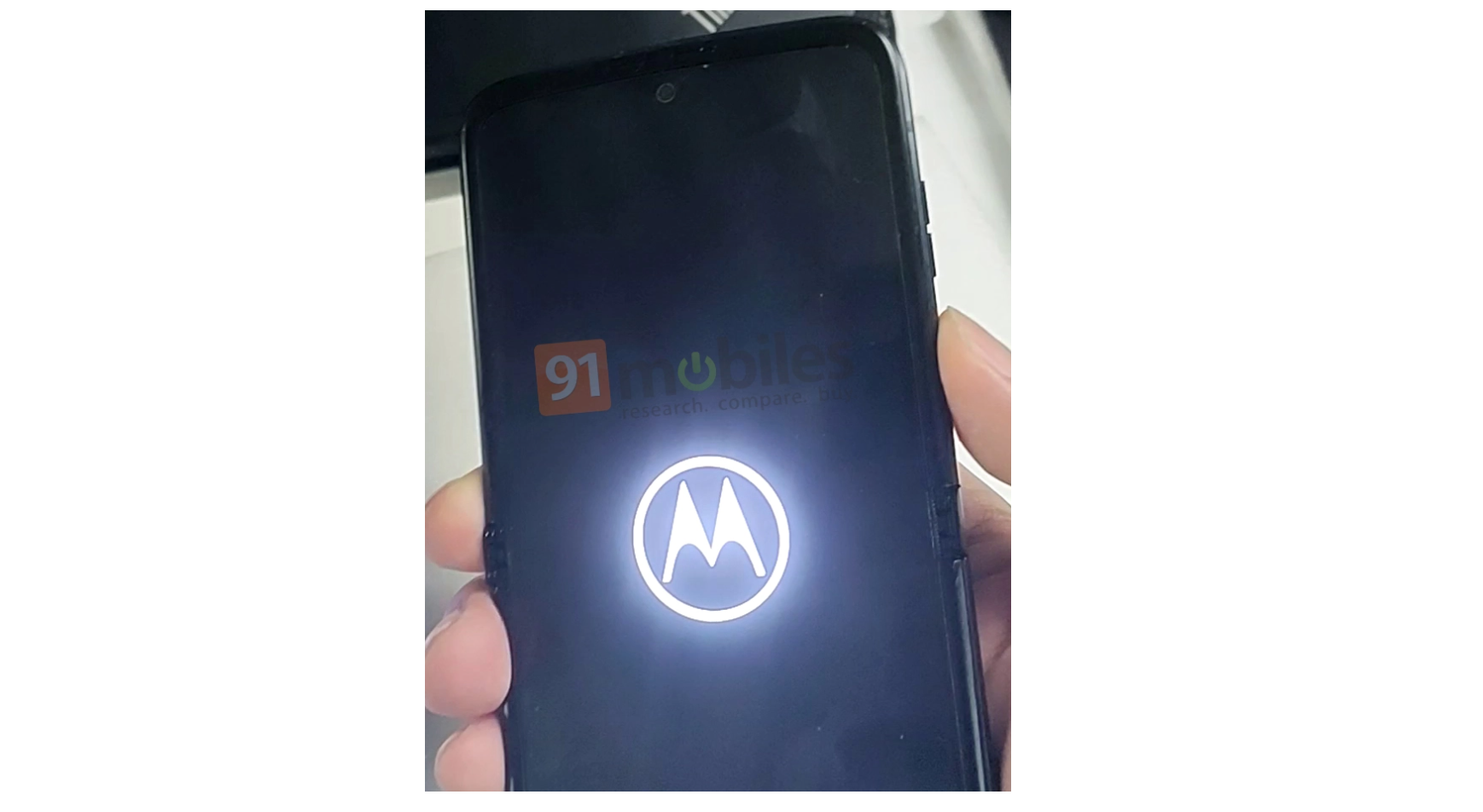 Leaked Photos Show Motorola’s next foldable smartphone