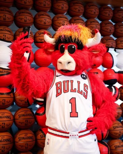 Motorola teams up with the Chicago Bulls for official jersey patch ...