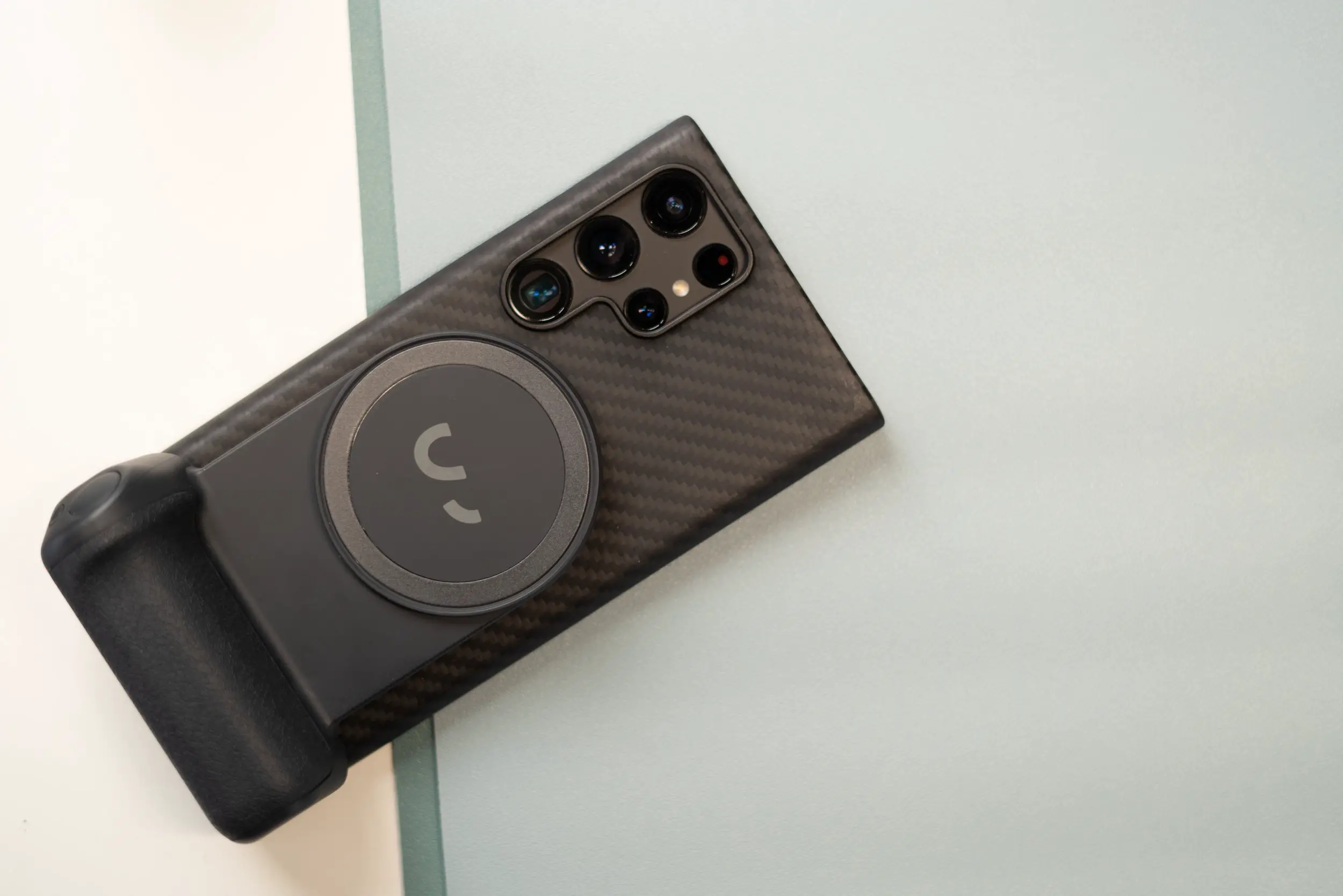 ShiftCam's SnapGrip makes taking smartphone photos a lot easier