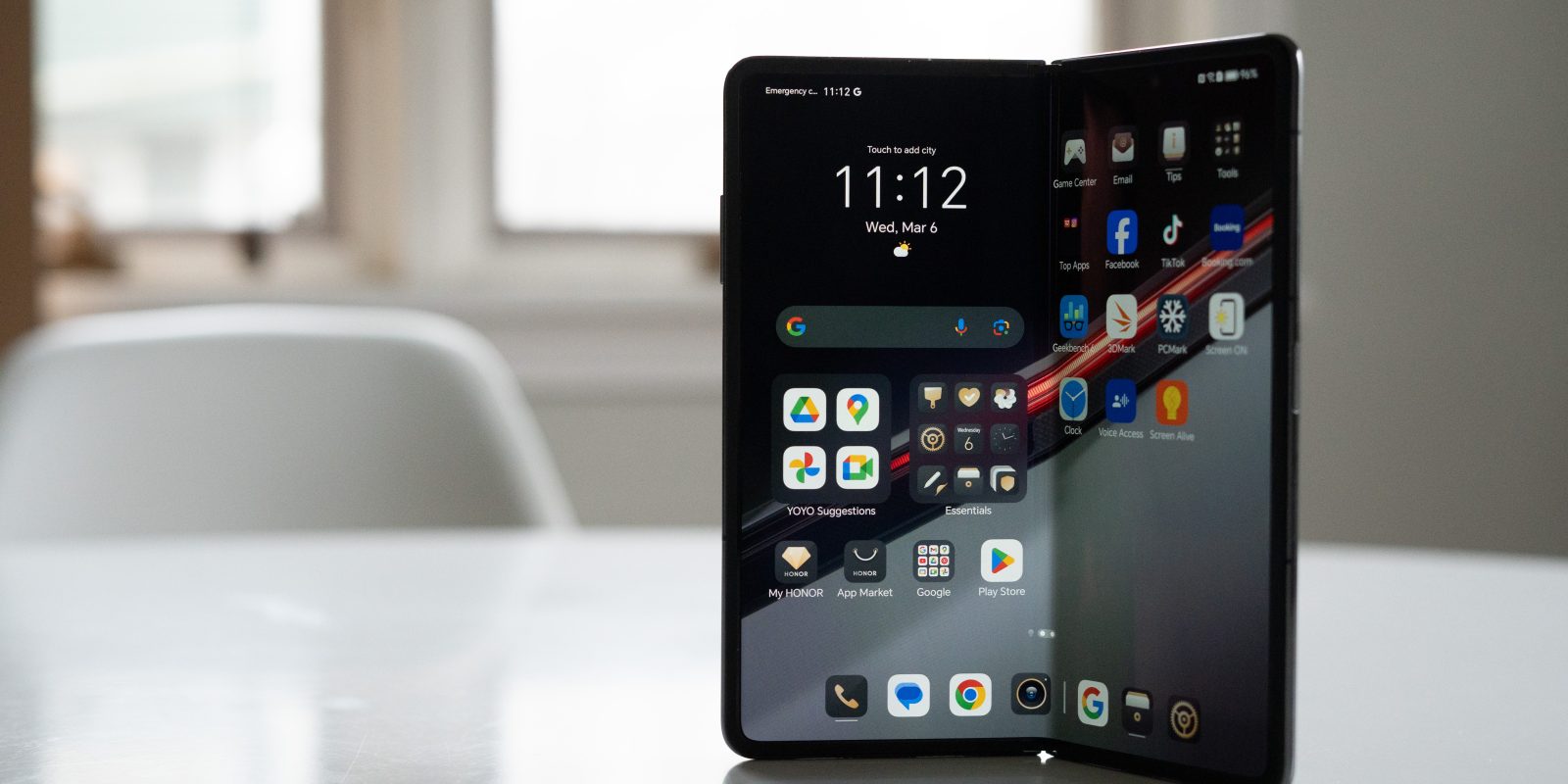 The New Samsung Galaxy Z Fold 6 Just Got Body Shamed By Honor - Phandroid